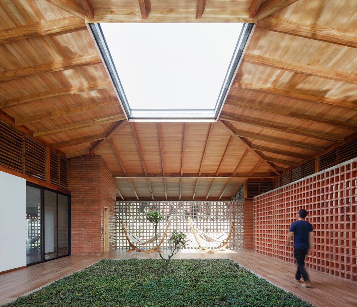 Patios Interiores en casas de Ecuador: ejemplos en planta de jardines